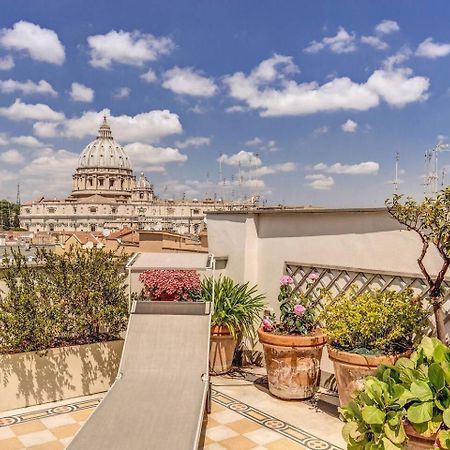 Attic With Terrace Overlooking St Peters Basilica Rom Exterior foto