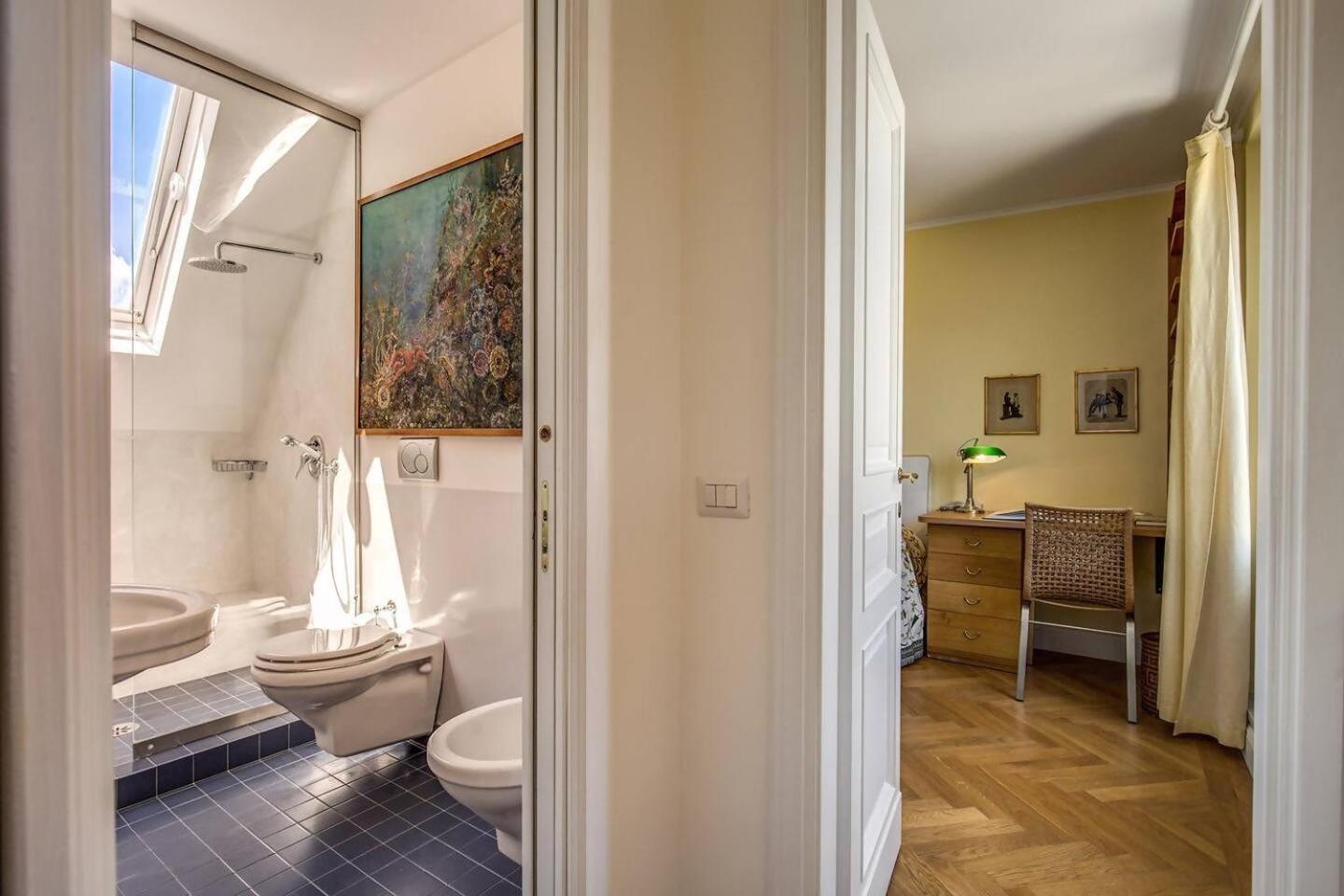 Attic With Terrace Overlooking St Peters Basilica Rom Exterior foto