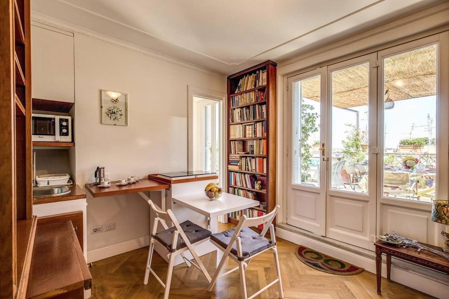 Attic With Terrace Overlooking St Peters Basilica Rom Exterior foto