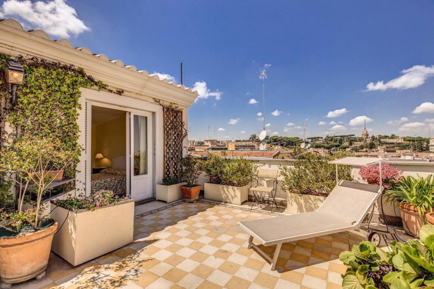Attic With Terrace Overlooking St Peters Basilica Rom Exterior foto
