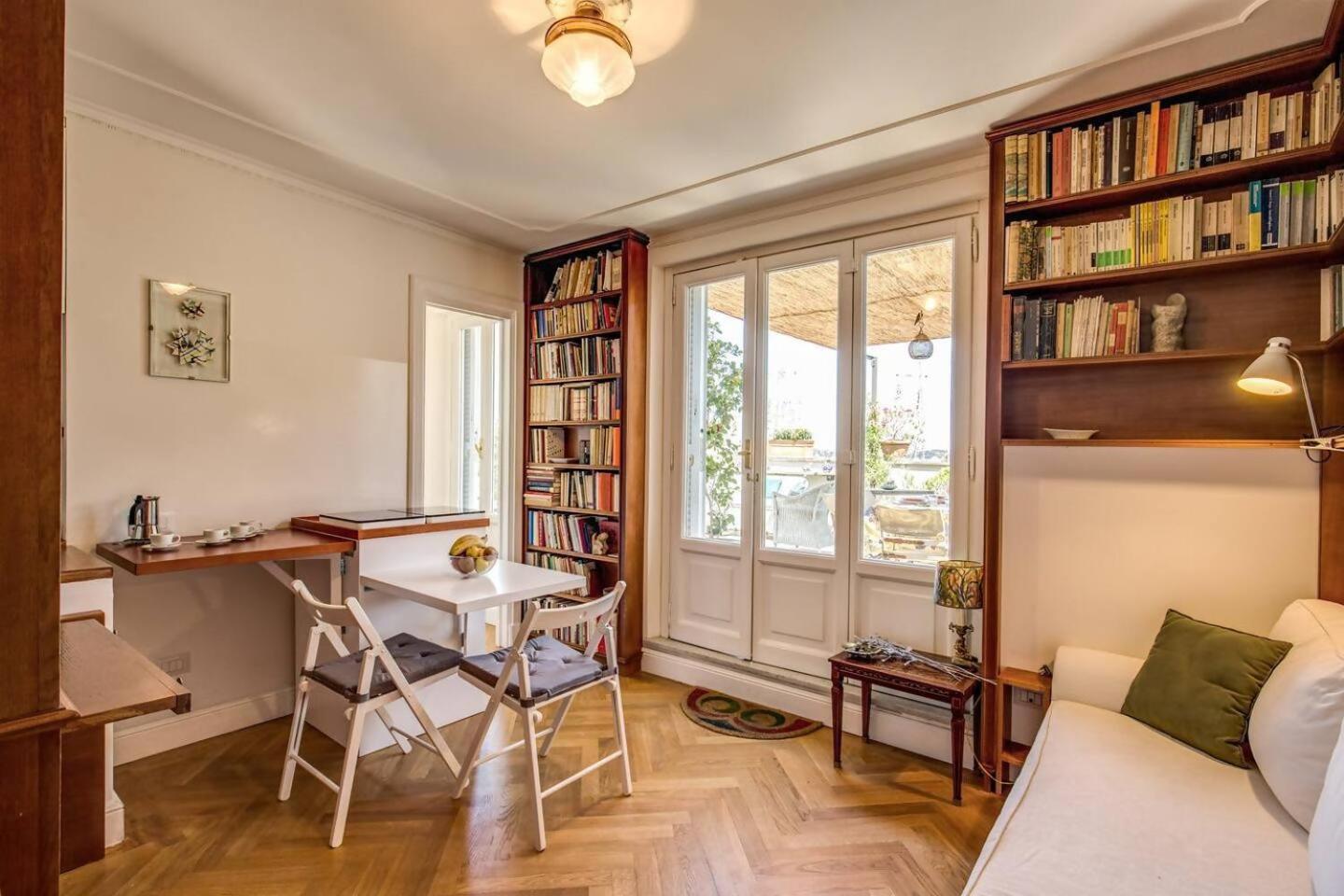 Attic With Terrace Overlooking St Peters Basilica Rom Exterior foto