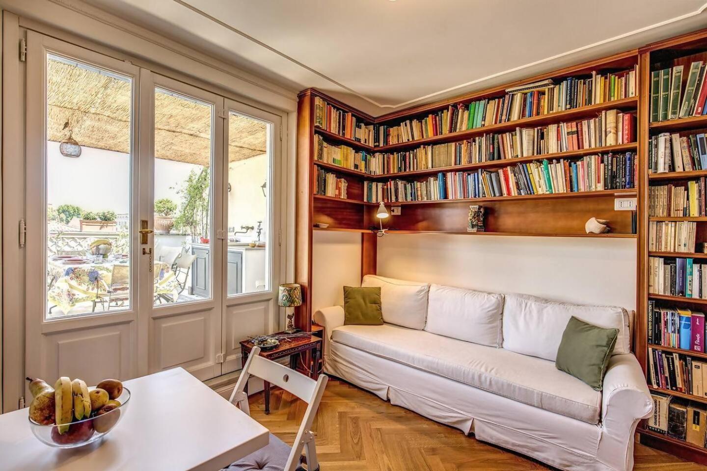 Attic With Terrace Overlooking St Peters Basilica Rom Exterior foto