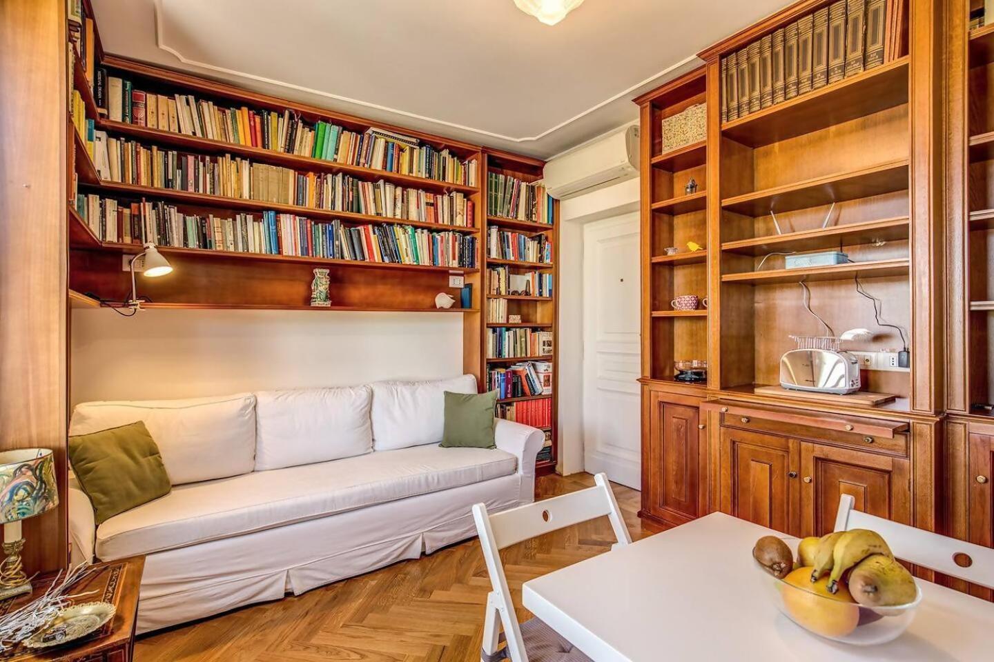 Attic With Terrace Overlooking St Peters Basilica Rom Exterior foto