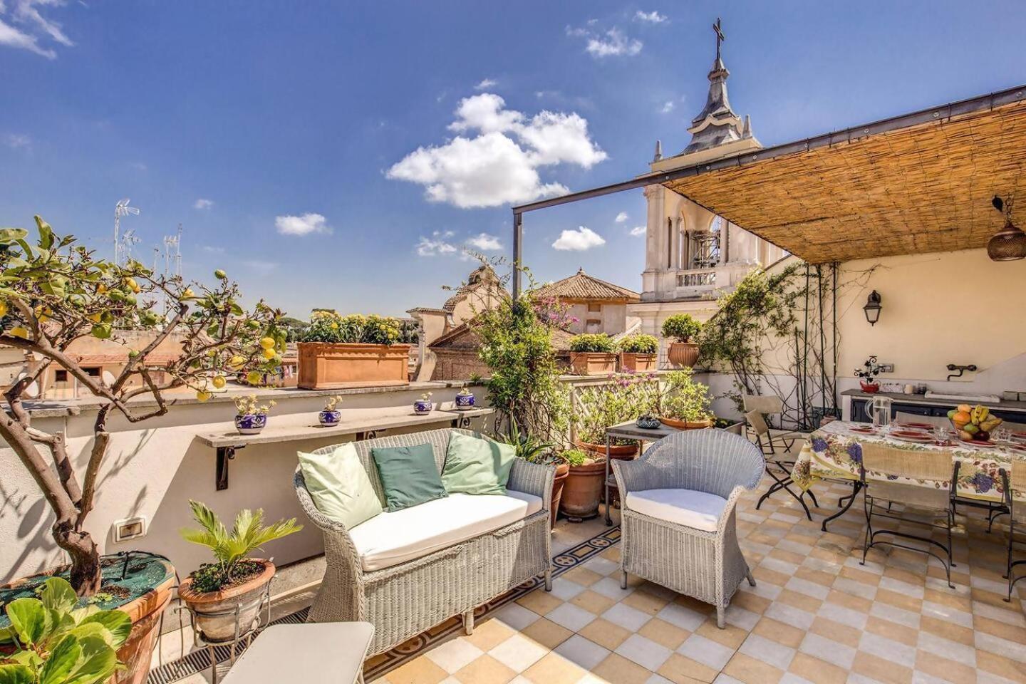 Attic With Terrace Overlooking St Peters Basilica Rom Exterior foto